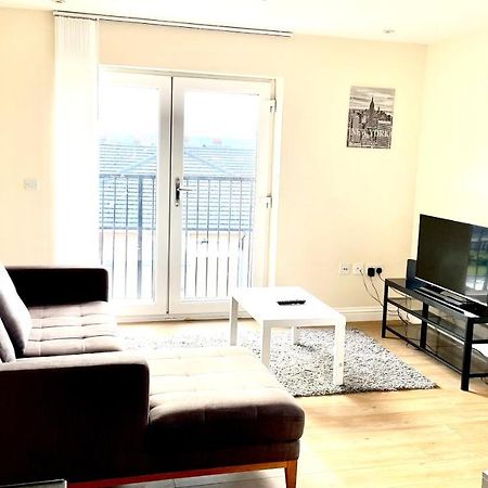 Holiday Flat In Central Slough Near To London Heathrow And Windsor With Free Car Park Экстерьер фото