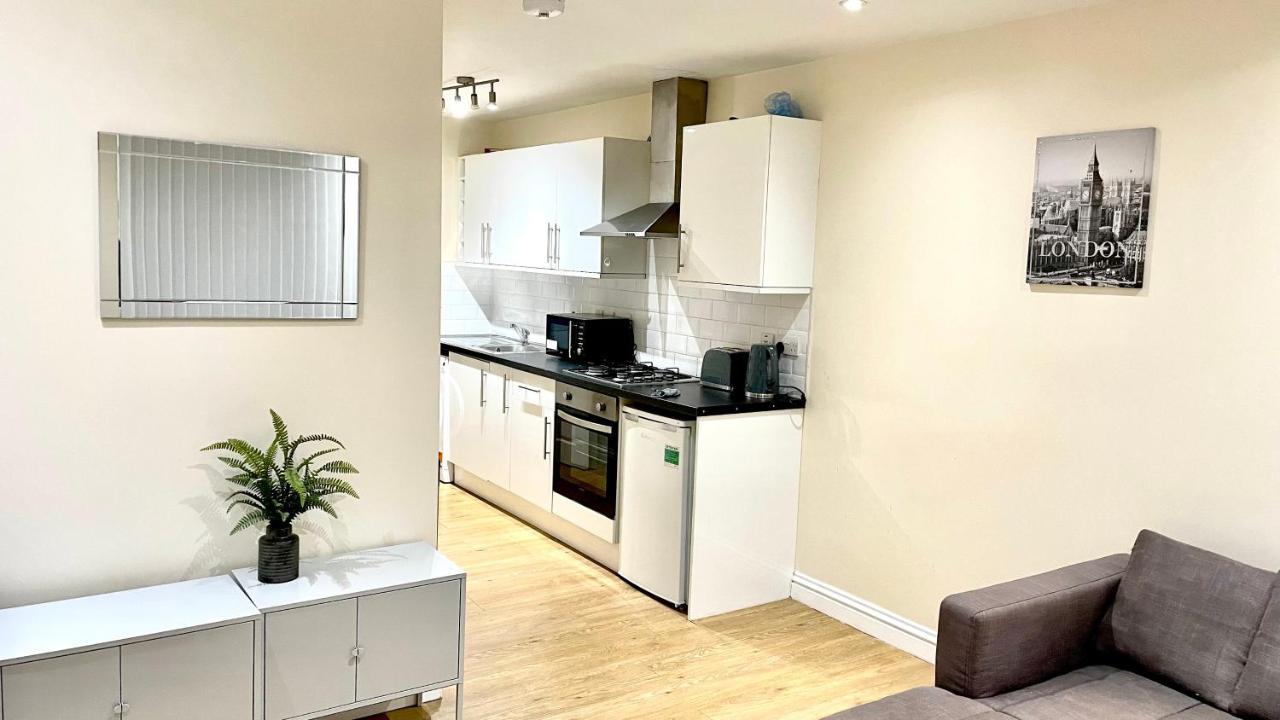 Holiday Flat In Central Slough Near To London Heathrow And Windsor With Free Car Park Экстерьер фото