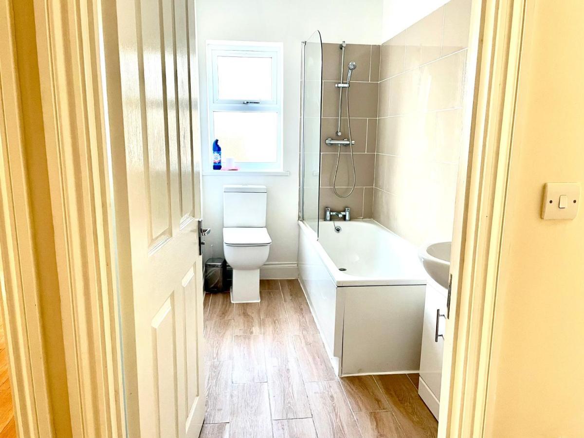 Holiday Flat In Central Slough Near To London Heathrow And Windsor With Free Car Park Экстерьер фото