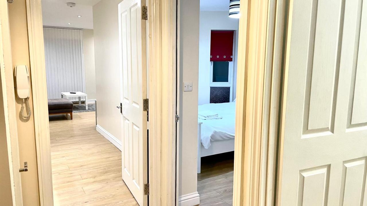 Holiday Flat In Central Slough Near To London Heathrow And Windsor With Free Car Park Экстерьер фото