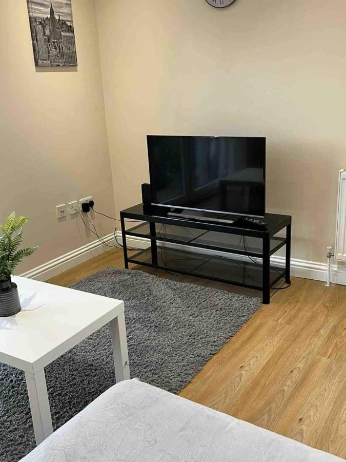 Holiday Flat In Central Slough Near To London Heathrow And Windsor With Free Car Park Экстерьер фото