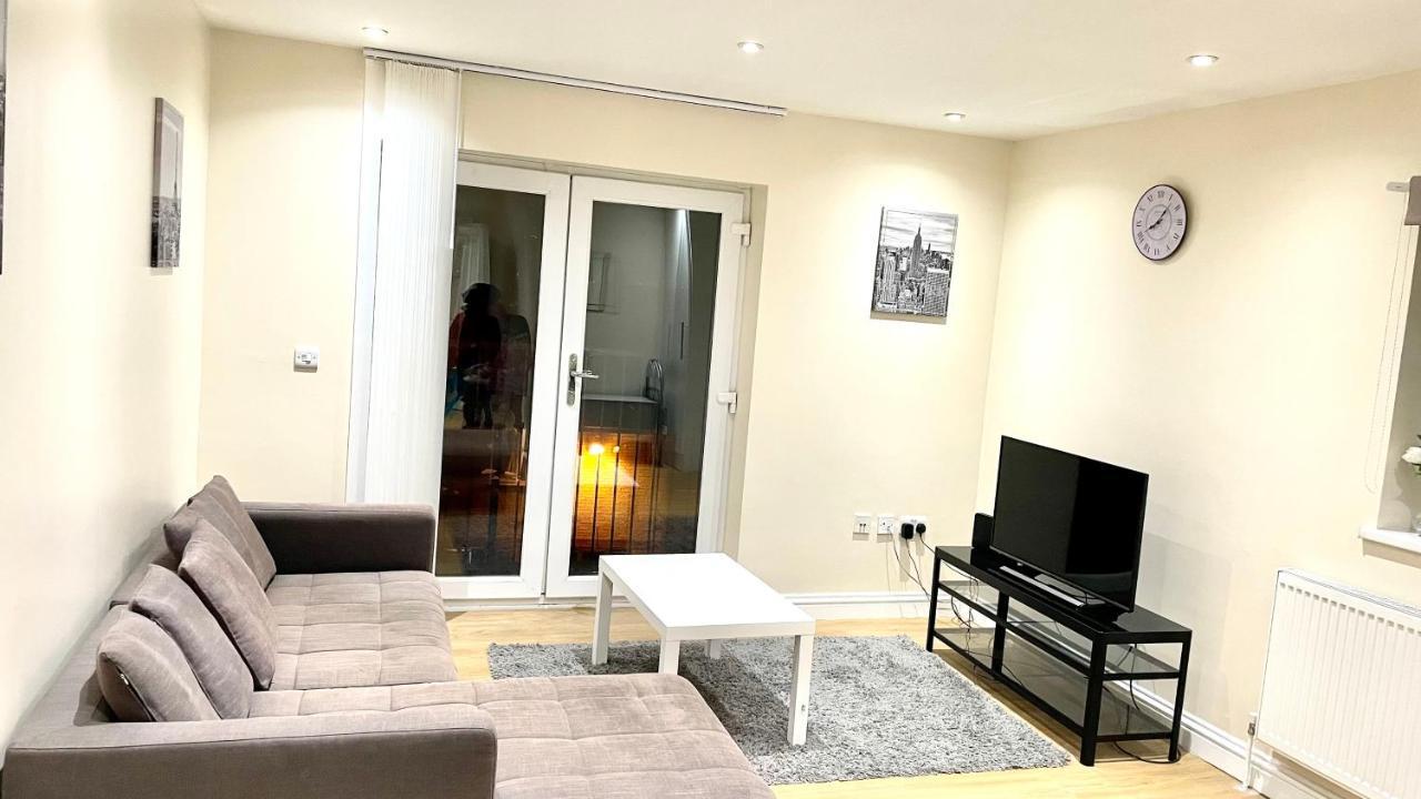 Holiday Flat In Central Slough Near To London Heathrow And Windsor With Free Car Park Экстерьер фото