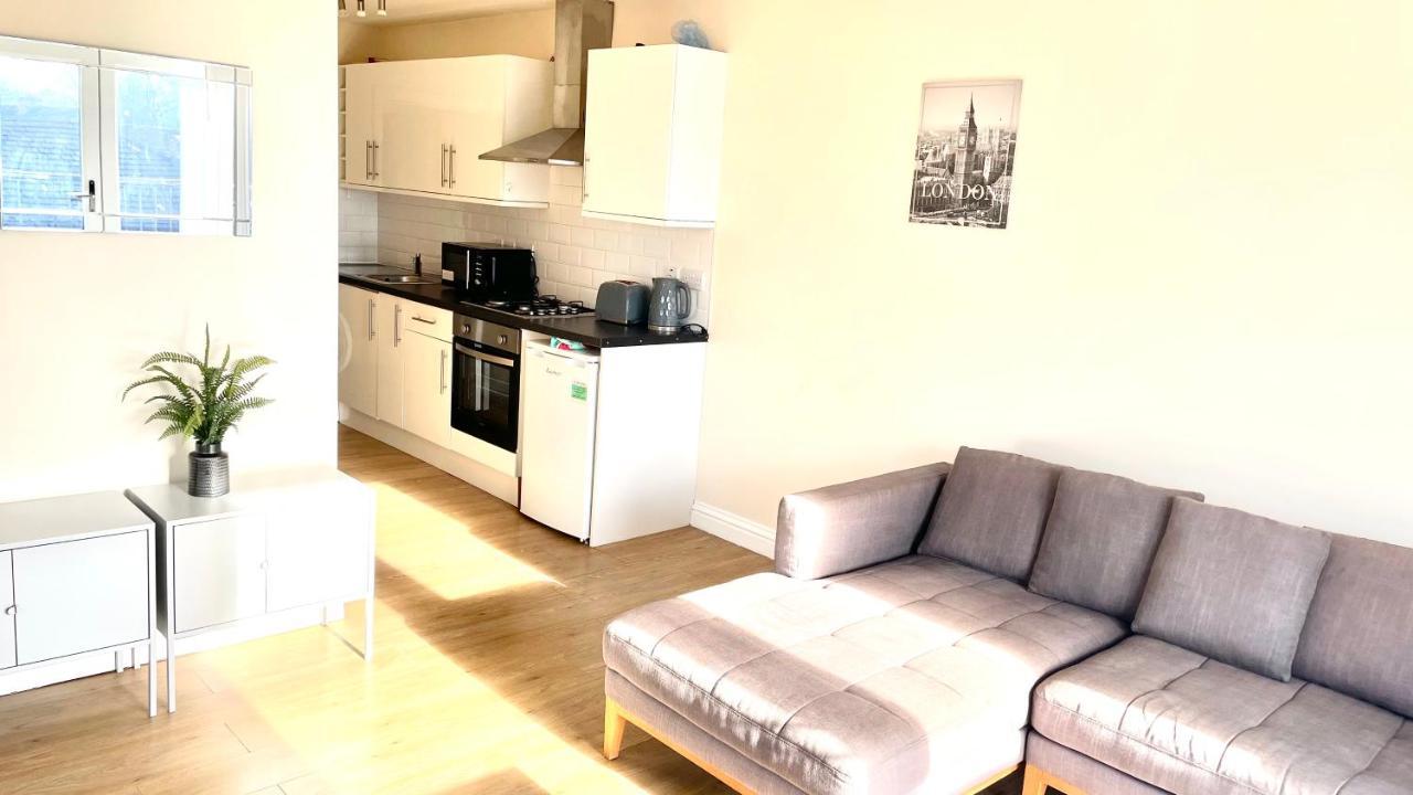 Holiday Flat In Central Slough Near To London Heathrow And Windsor With Free Car Park Экстерьер фото